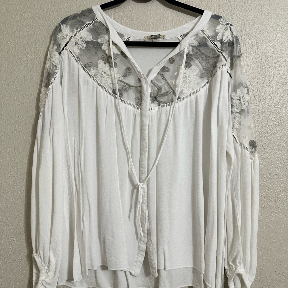 The Gimmicks Ivory Lace Blouse with Delicate Floral Patterns